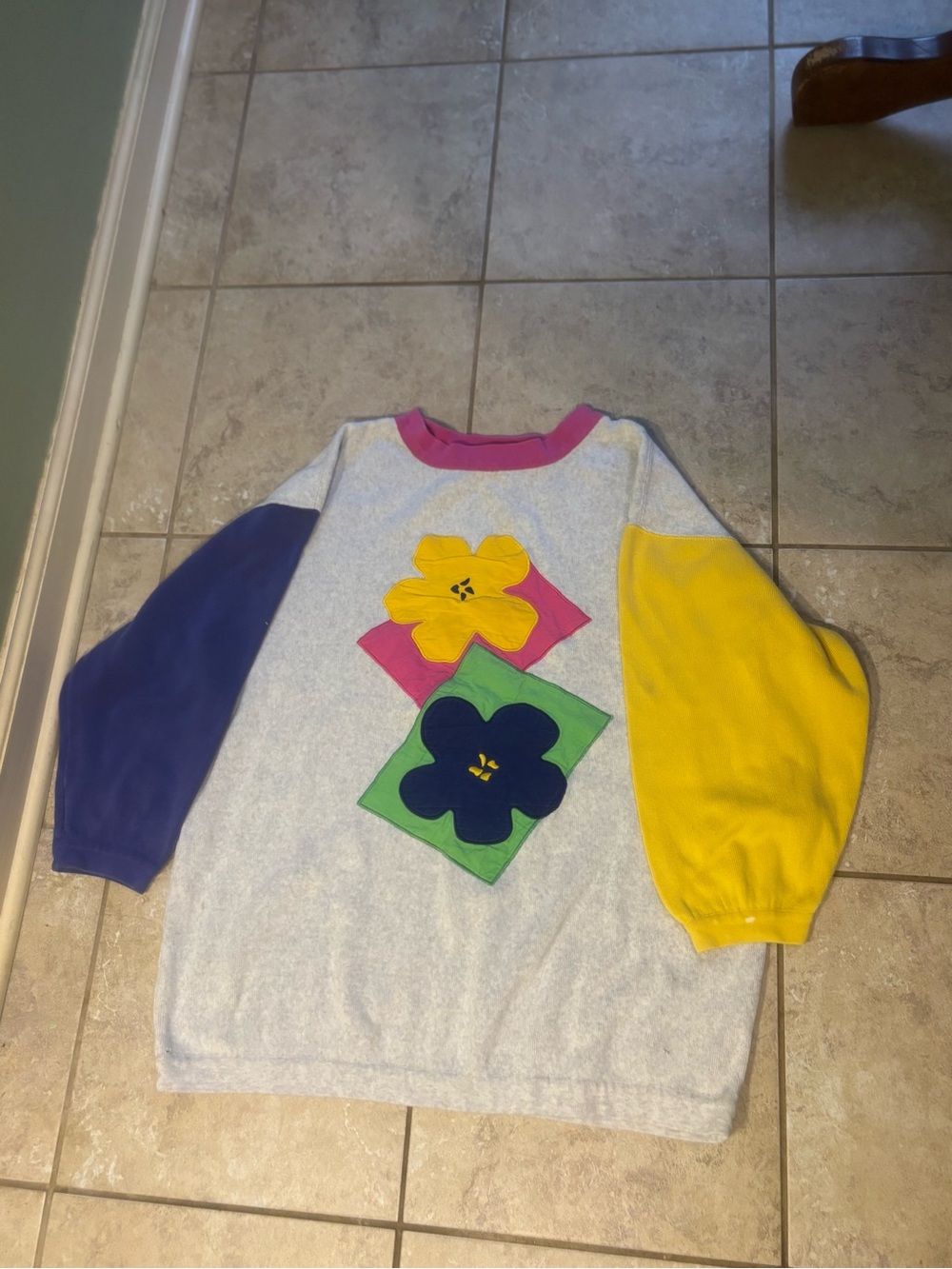 Vintage Adrienne Vittadini Sport Floral Appliqué Sweatshirt small